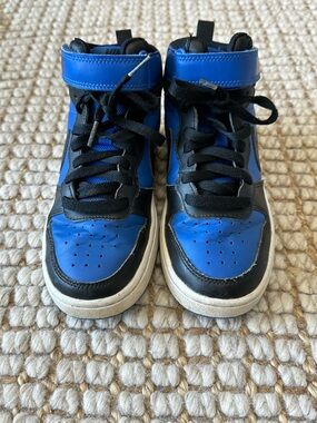 Nike shoes Court borough mid tops boys size 4.5